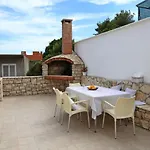 Korculaholidays ザヴァラティサ