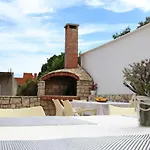 Korculaholidays ザヴァラティサ